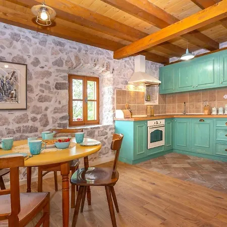 Rustic House & 6 * Skradin