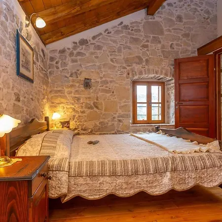 Rustic House & 6 Villa *