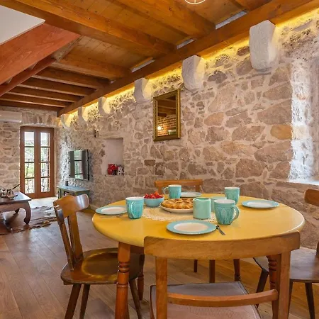 Rustic House & 6 Villa Skradin