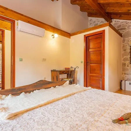 Villa Rustic House & 6 Skradin