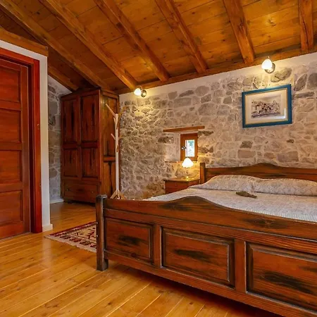 Rustic House & 6 Villa Skradin