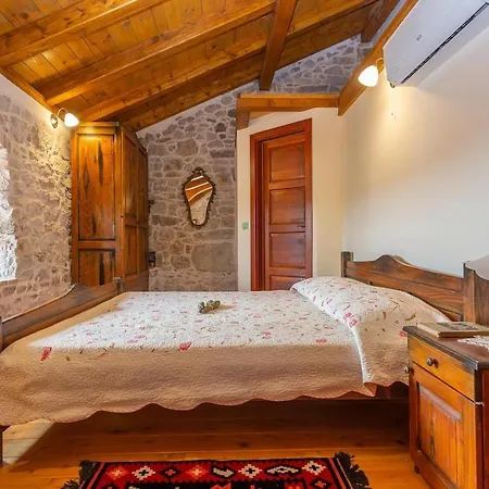 Rustic House & 6 Skradin