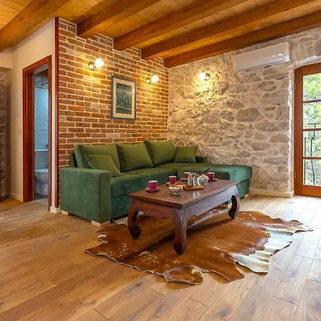 Rustic House & 6 Villa Skradin