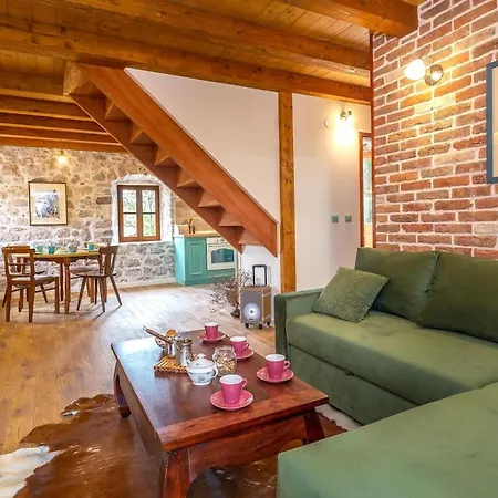 Rustic House & 6 Skradin