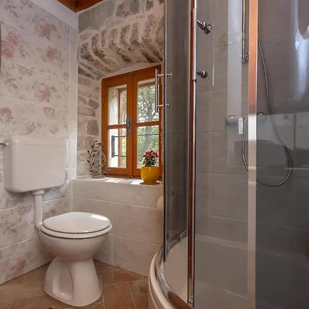 Rustic House & 6 Villa Skradin